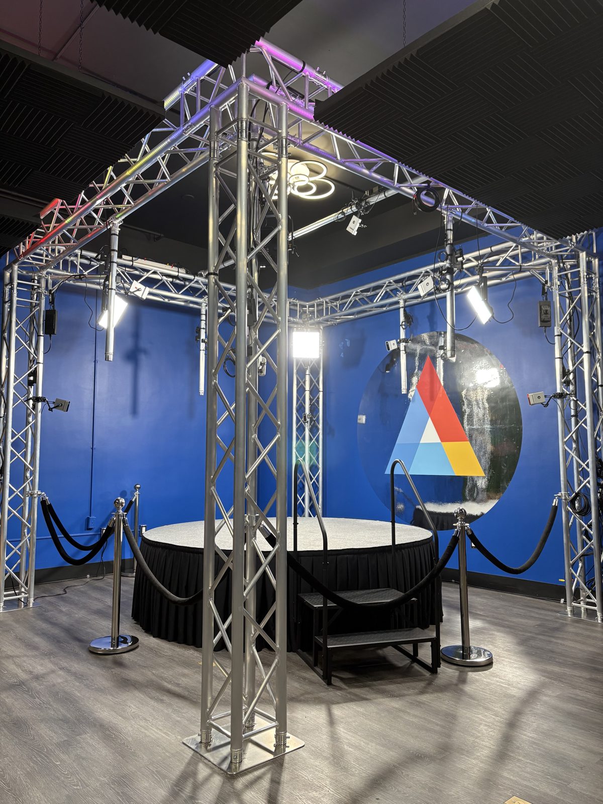SIC hologram stage
